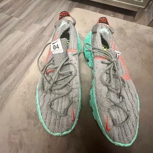 New- Nike
tenis Space Hippie 04 Green Glow